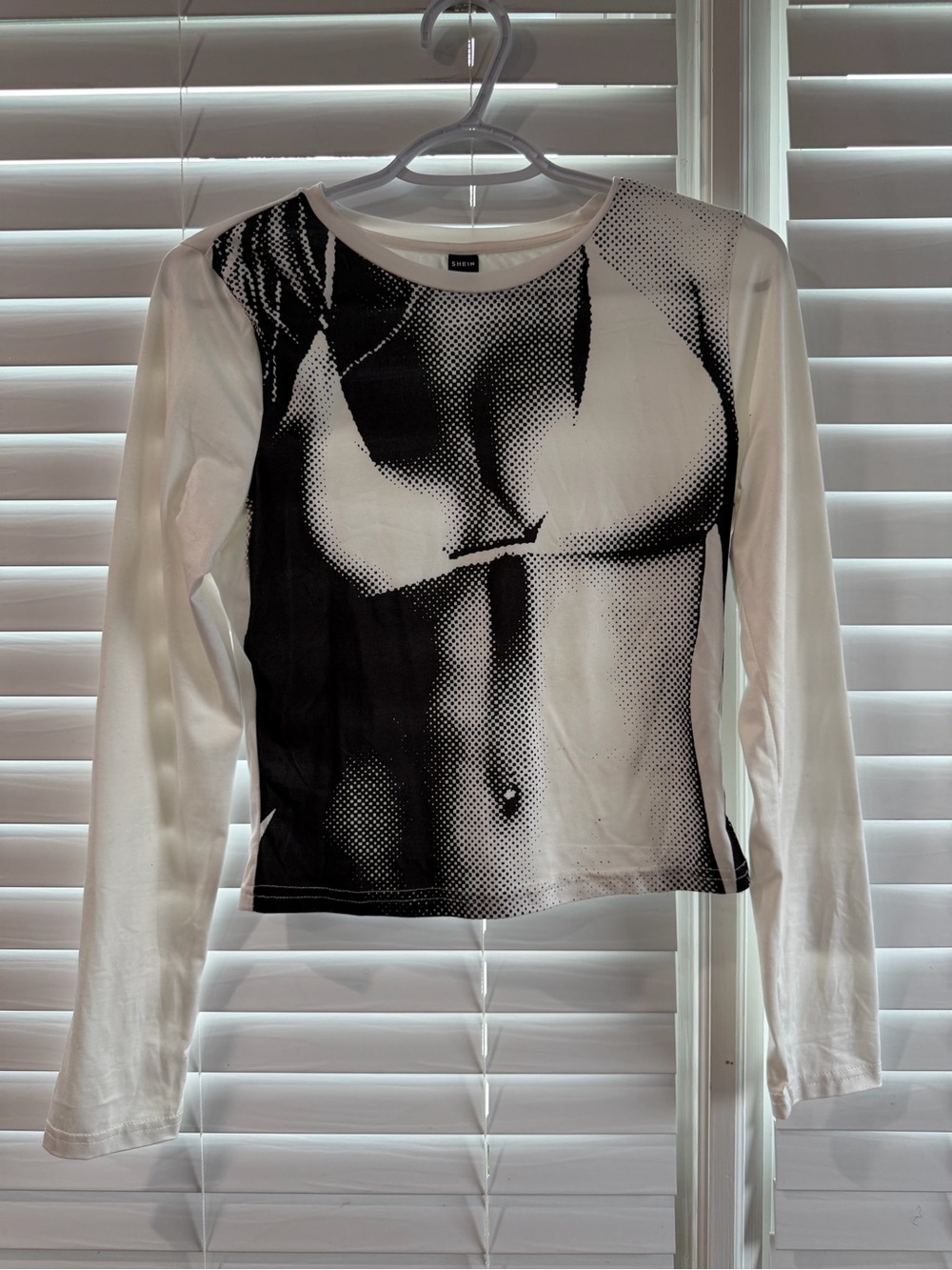 SHEIN White Long-Sleeve Graphic Size Large 🤍🖤